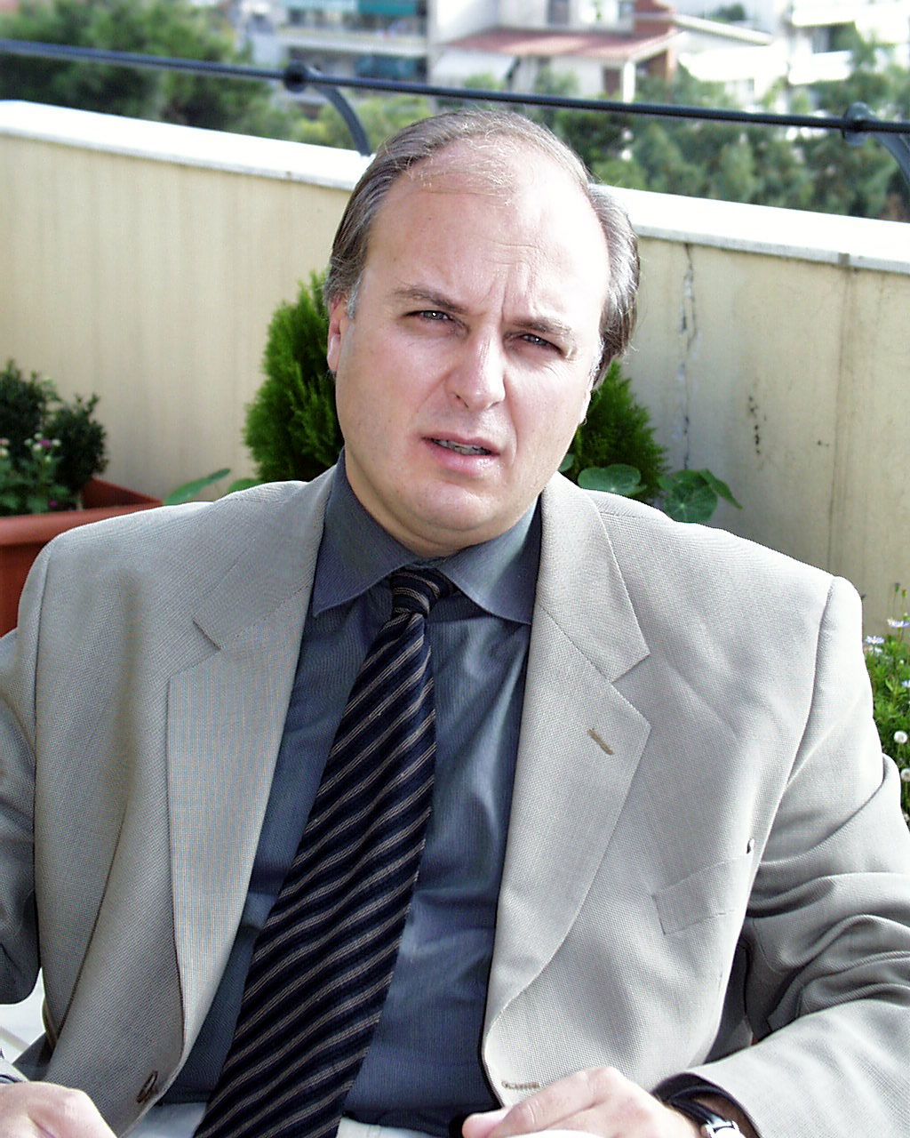 Mixed finite-element formulations in piezoelectricity and ...